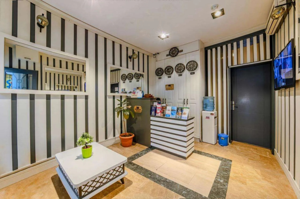 La Pazza Suites