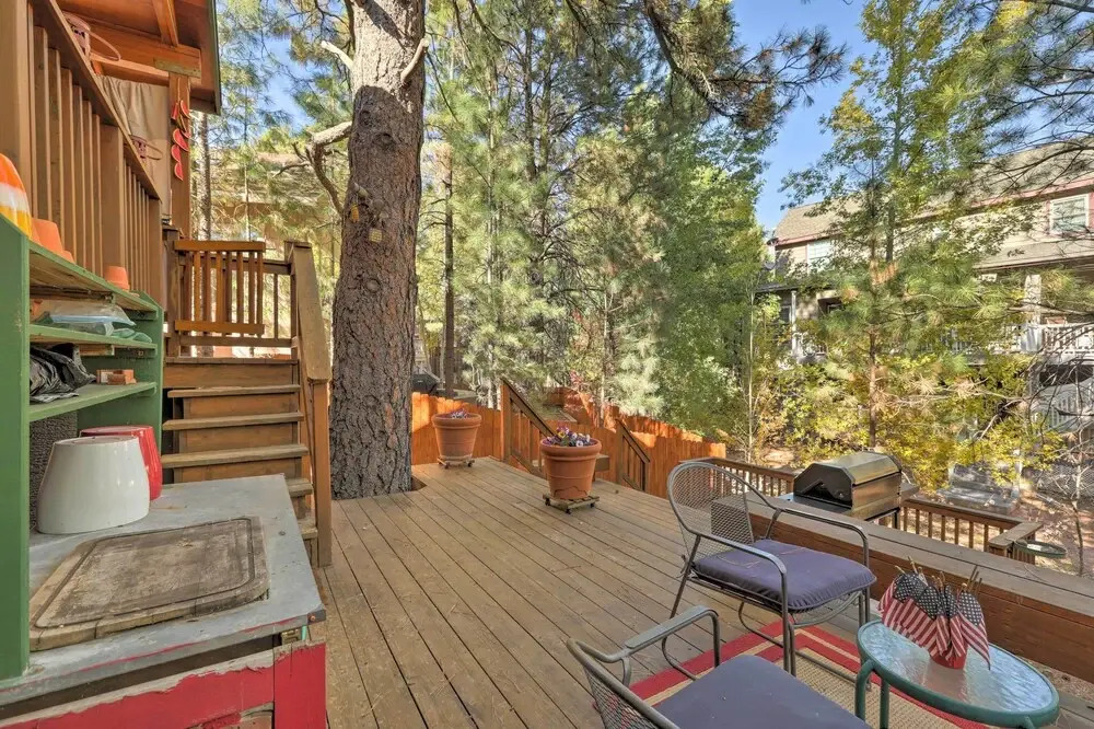 Rustic Cabin w/ Deck ~ 4 Mi to Old Town Flagstaff!