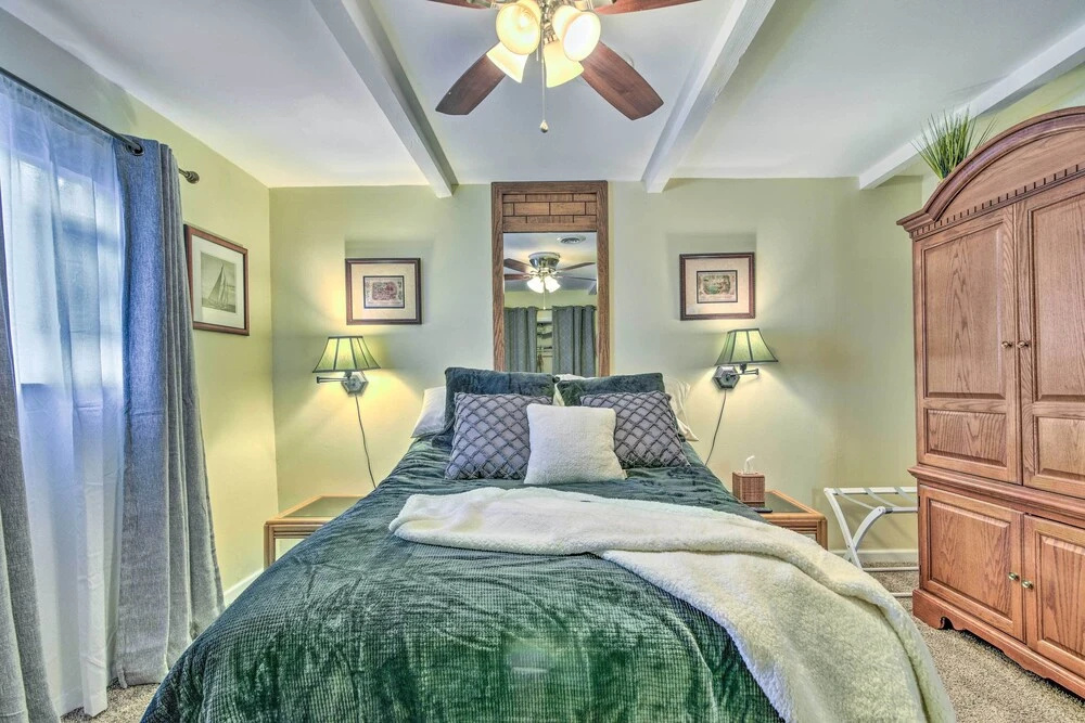 Pet-friendly Taylor Home w/ Backyard Oasis!