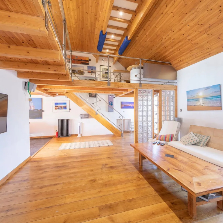 Stylist Split Level 2 Bed With Parking