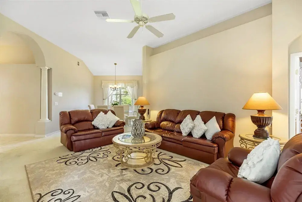 Beautiful 4 Bedroom, 4.5 Bathroom Villa on a Large Corner lot With South Facing Pool & Spa - 502