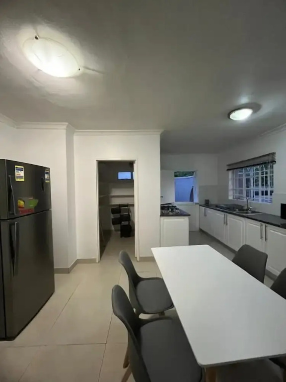 4-bedroom Retreat With Lush Gardens Pool- 2346