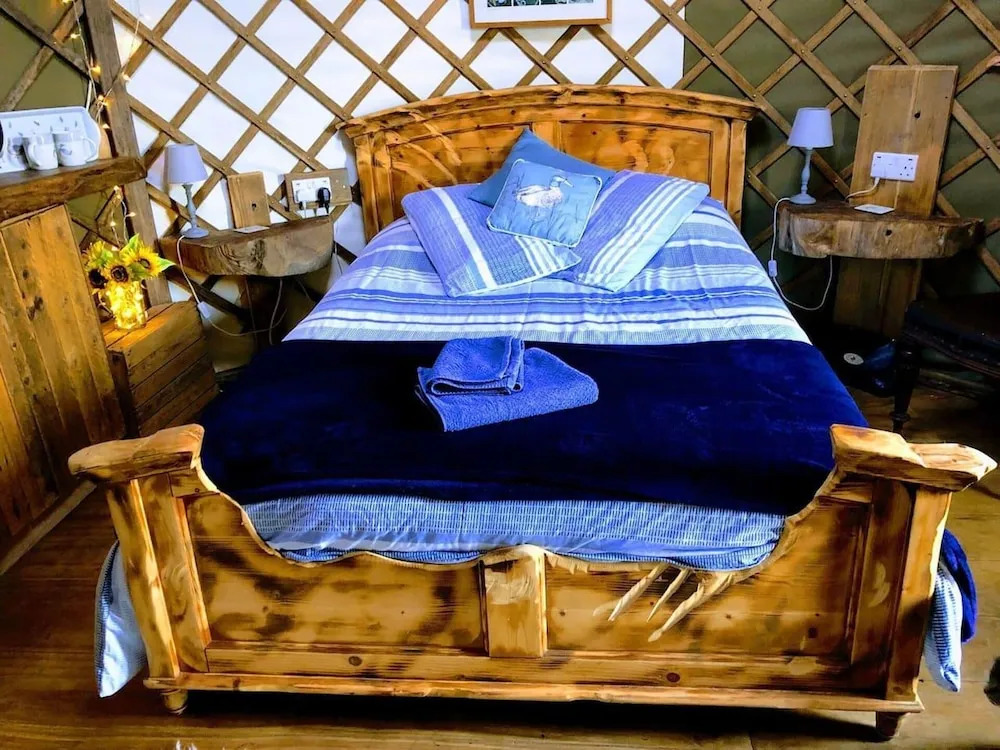 Bembridge Harbour Yurt - Log Burner - WiFi