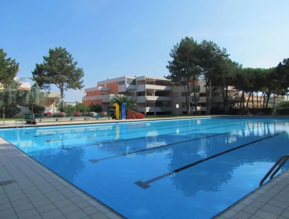 Flat With Terrace Overlooking the Pool