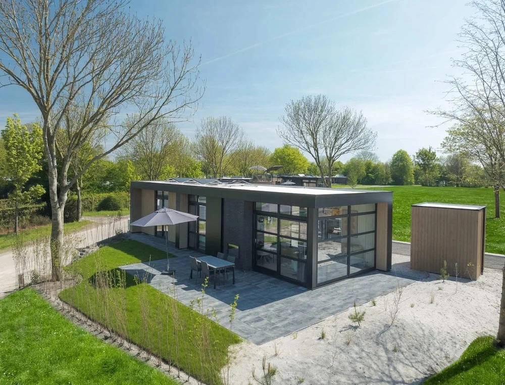 Modern Villa With Pets Welcomed