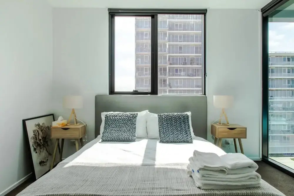 Bright 2 Bedroom Apartment With Rooftop Pool