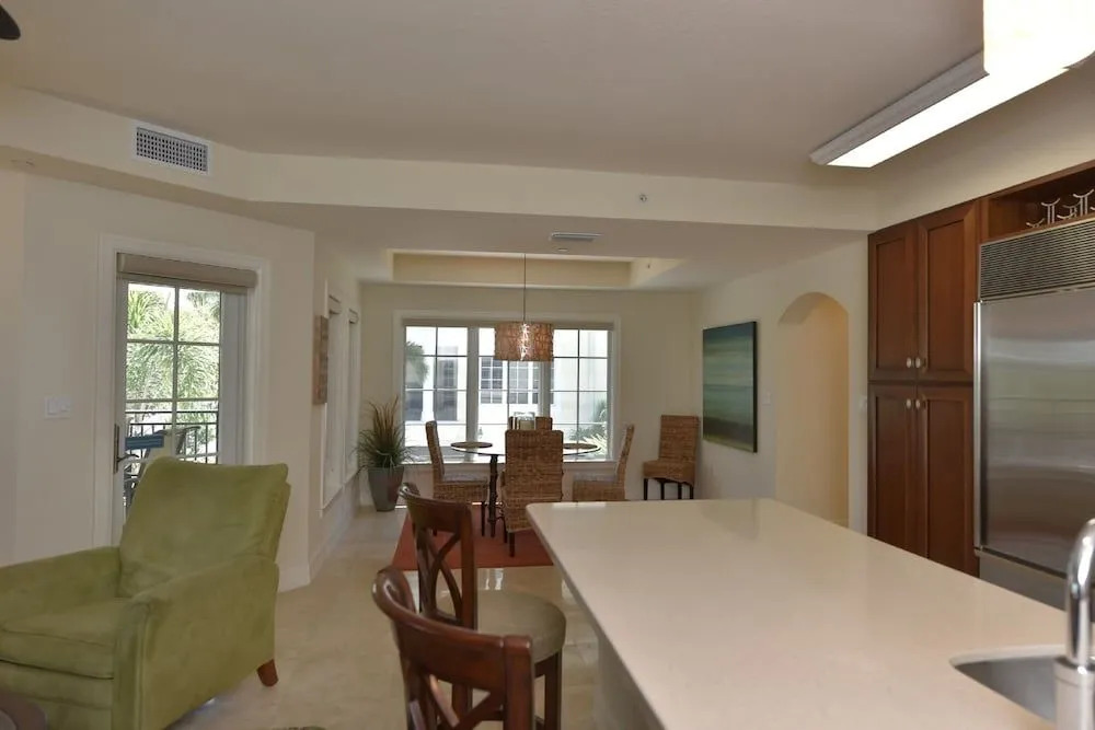 An Upscale Villa in the heart of Siesta Key on Beach Road