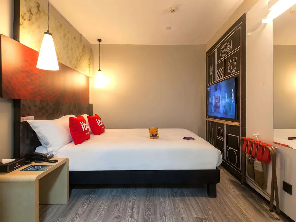 Ibis wuhan hubu alley hotel