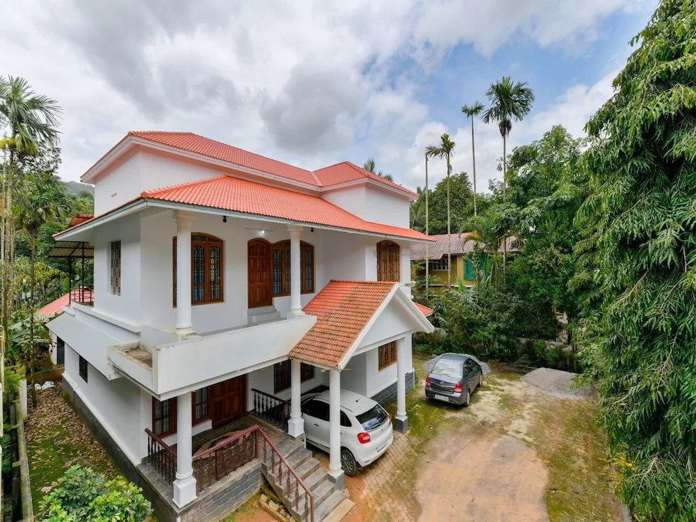 OYO 17351 Home Hill View 3BHK Chembothara