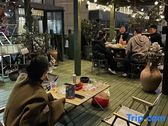 Dacheng Xiaoyuan Hostel (Zhengzhou High-speed Railway East Station MixC Store)