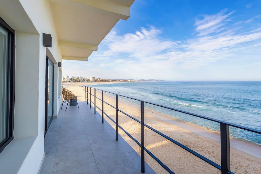 Cabo Break Hotel