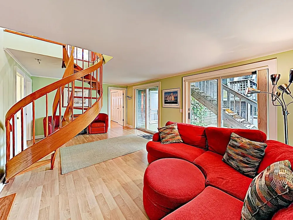 New Listing! Serene East End : Steps To Sand 3 Bedroom Condo