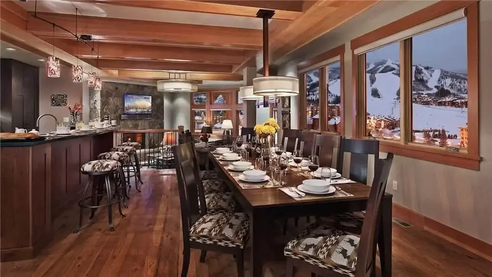 Peaks Grande Chalet 8 BedroomHoliday home By Moving Mountains