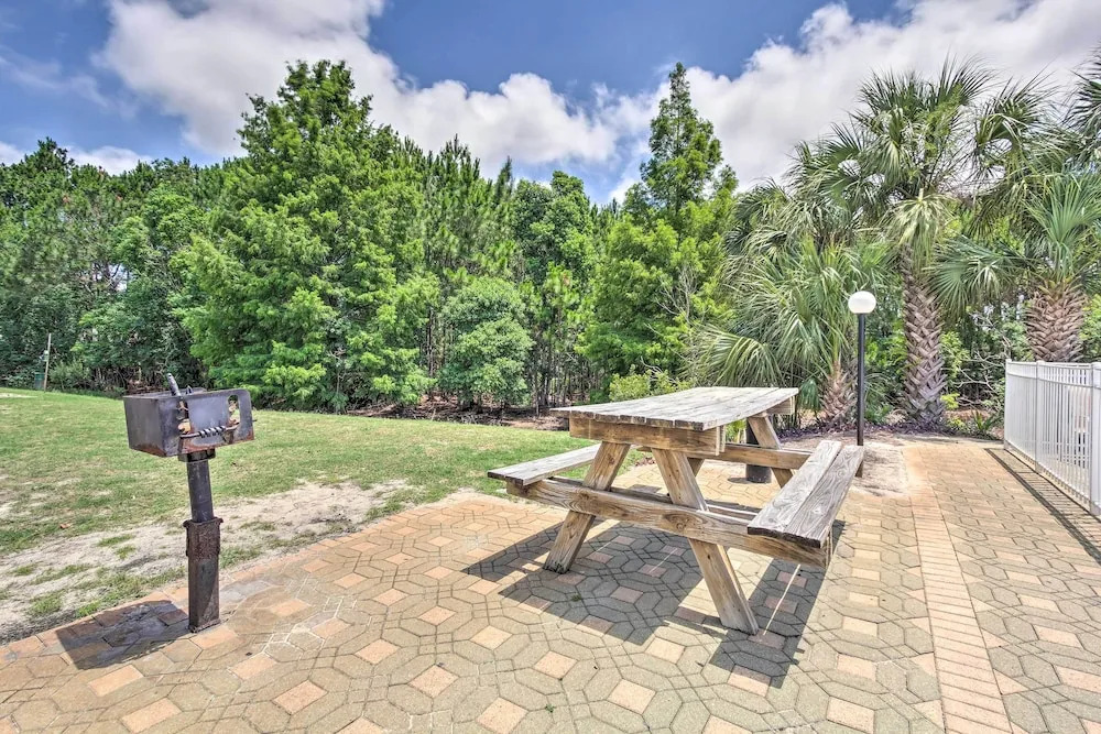 Winter Getaway: Destin Condo by Golf & Dining