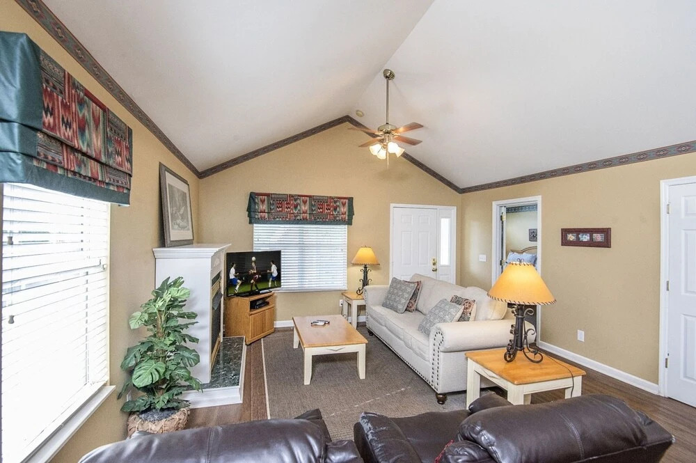 Our Tennessee Mountain Home - Great Location! Close To All The Action! 2 Bedroom Cabin by RedAwning