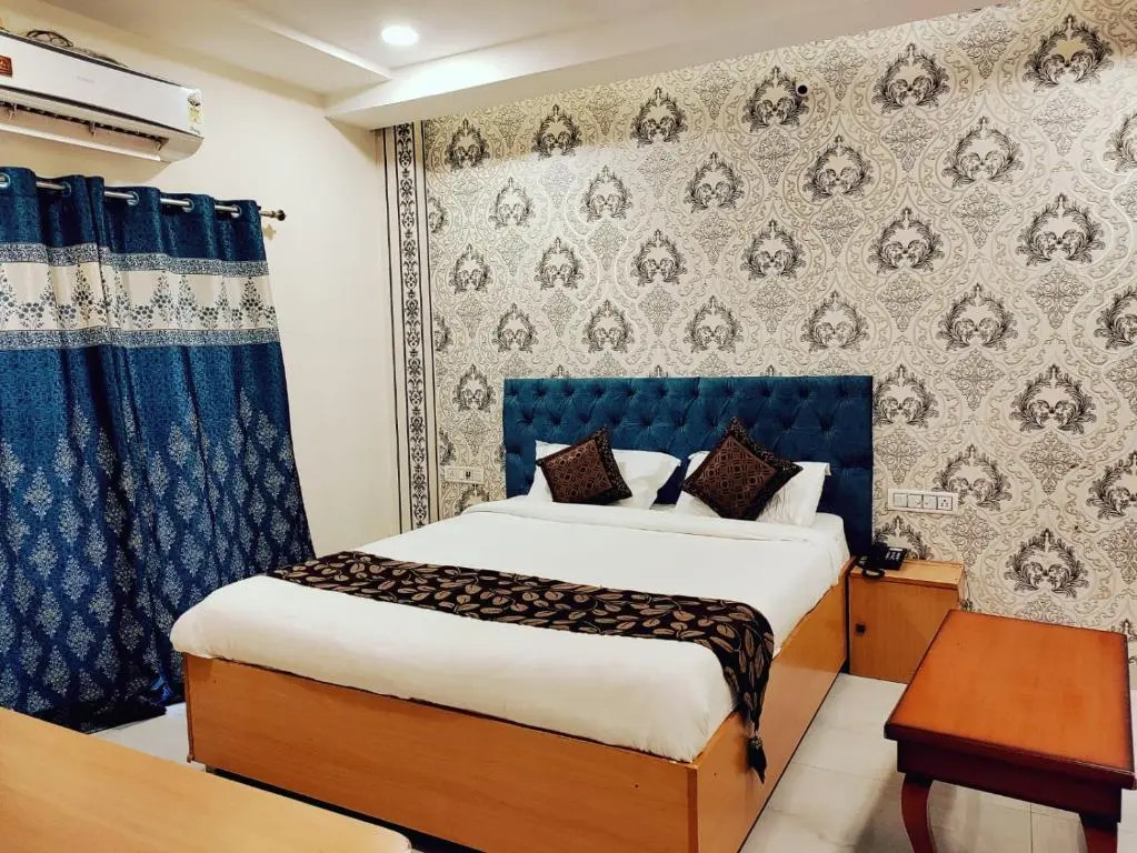 Hotel Rajwada Resort