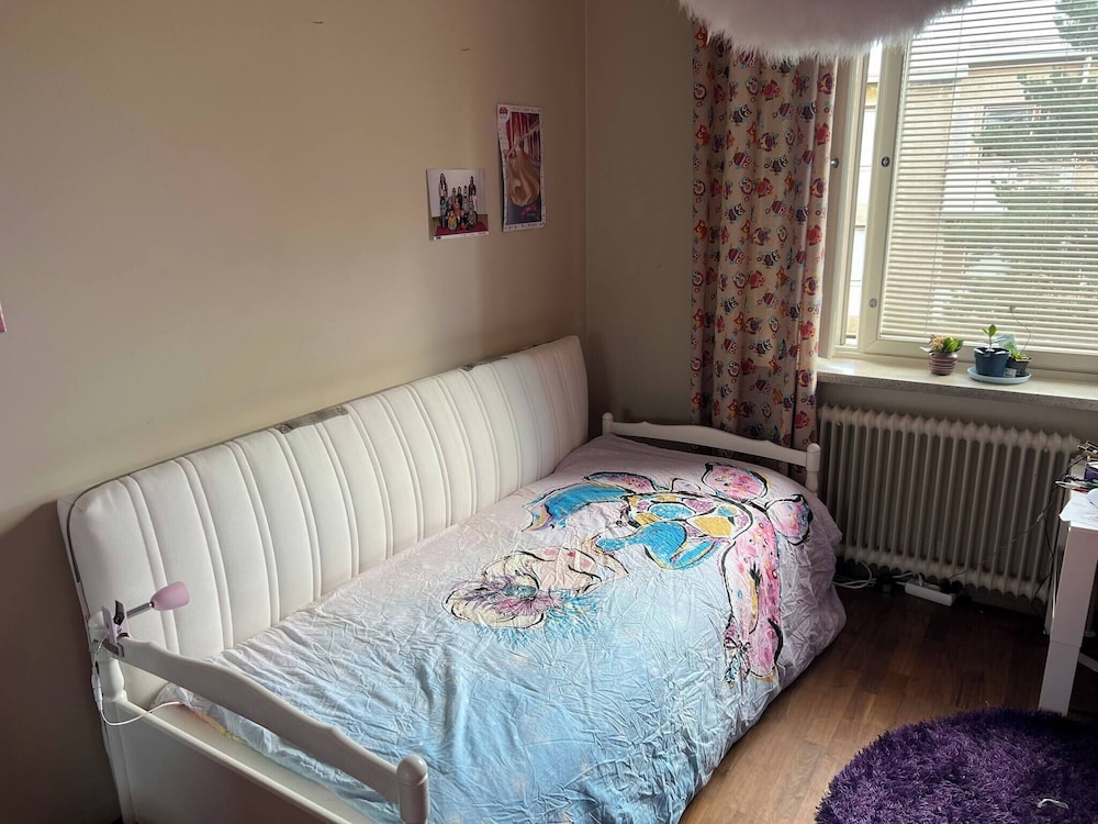 Cozy Well Connected Family Apartment