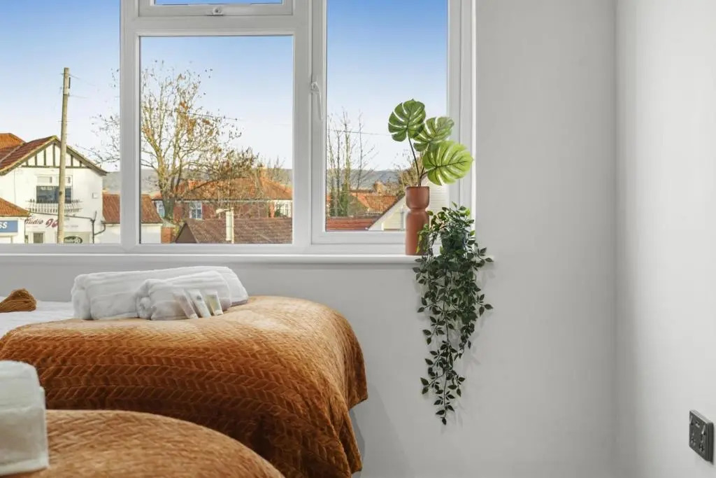 Modern Bungalow in Maidstone sleeps 5 with free parking