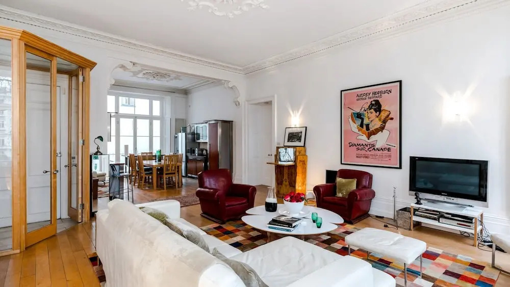 The Spacious Cleveland Square Apartment