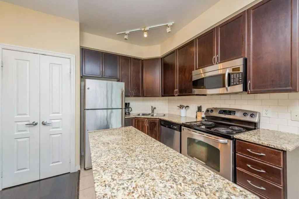 Panoramic View 2BR & 2BTH - Opp Square One Mall