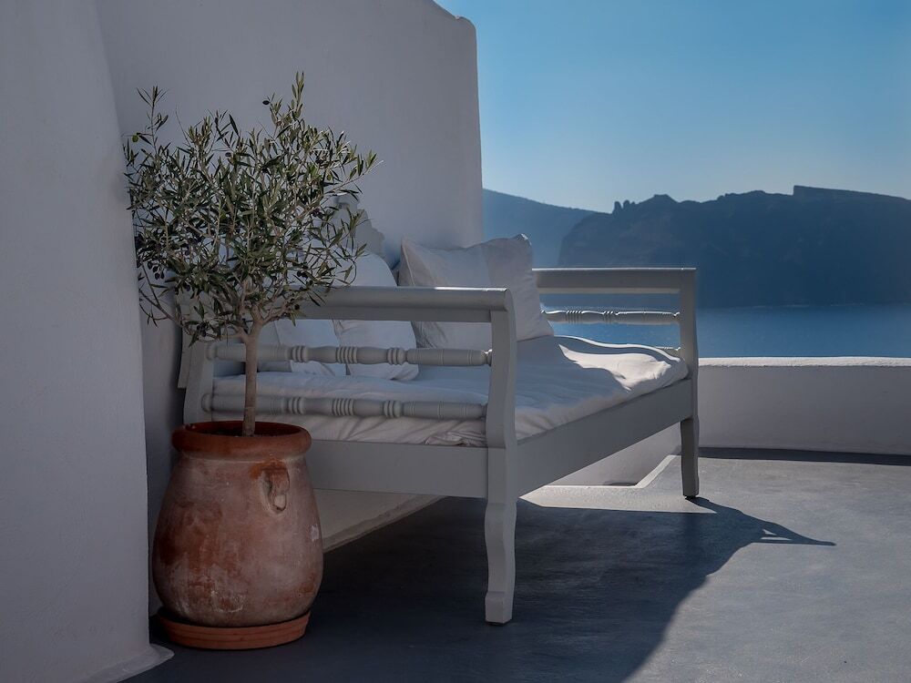 Ikies Santorini Image 16