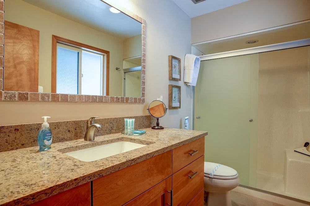 Pet-Friendly 6 Otter Home features Bikes to Explore Sunriver Village