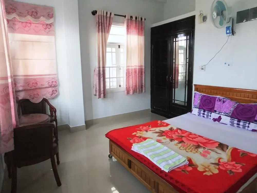 Eena Hotel