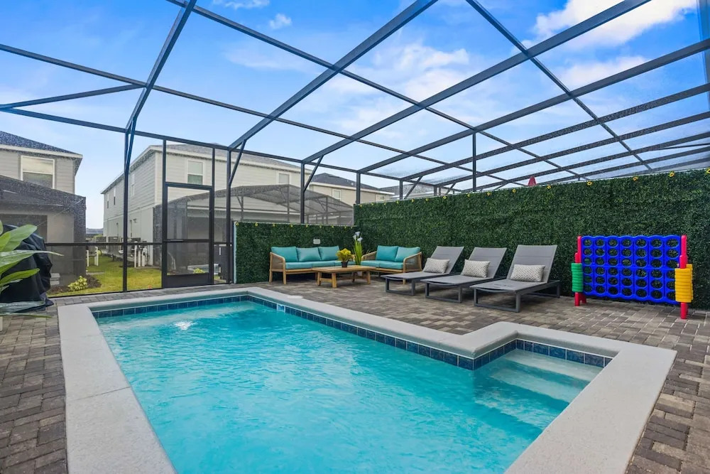 BRAND New 5 bed Villa in Windsor Cay
