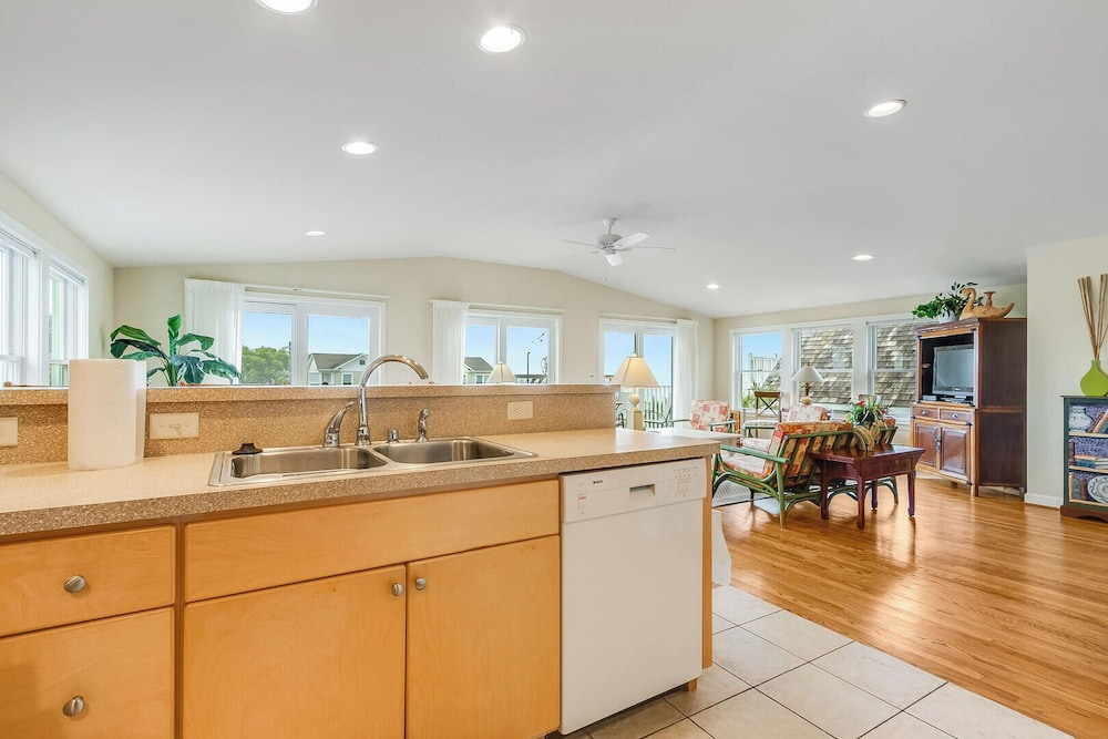 Rodney Avenue 8B
