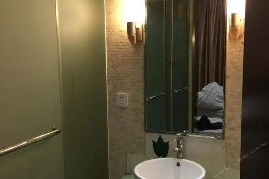 Hangzhou Peacock Hotel