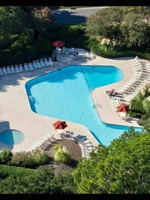 In the Heart of Harbour Town 2BR 2BA Pool Access Close to Beach