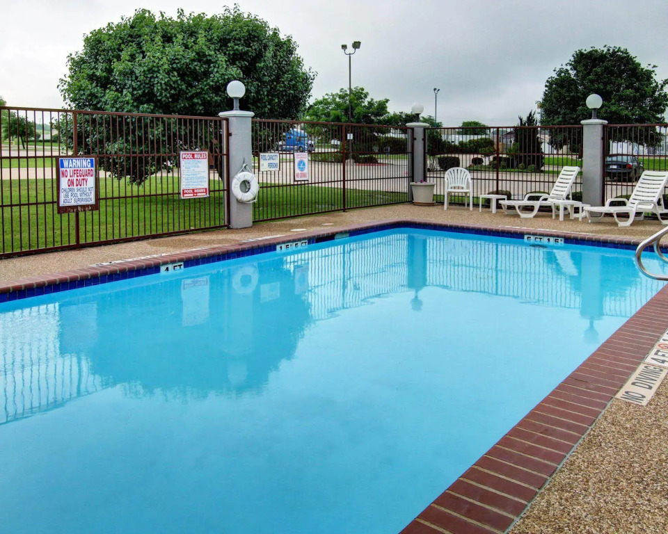 Holiday Inn Express Hillsboro I-35