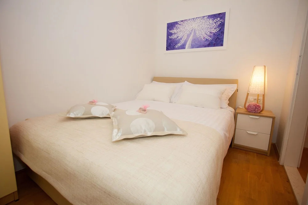 Summer Lounge Apartments