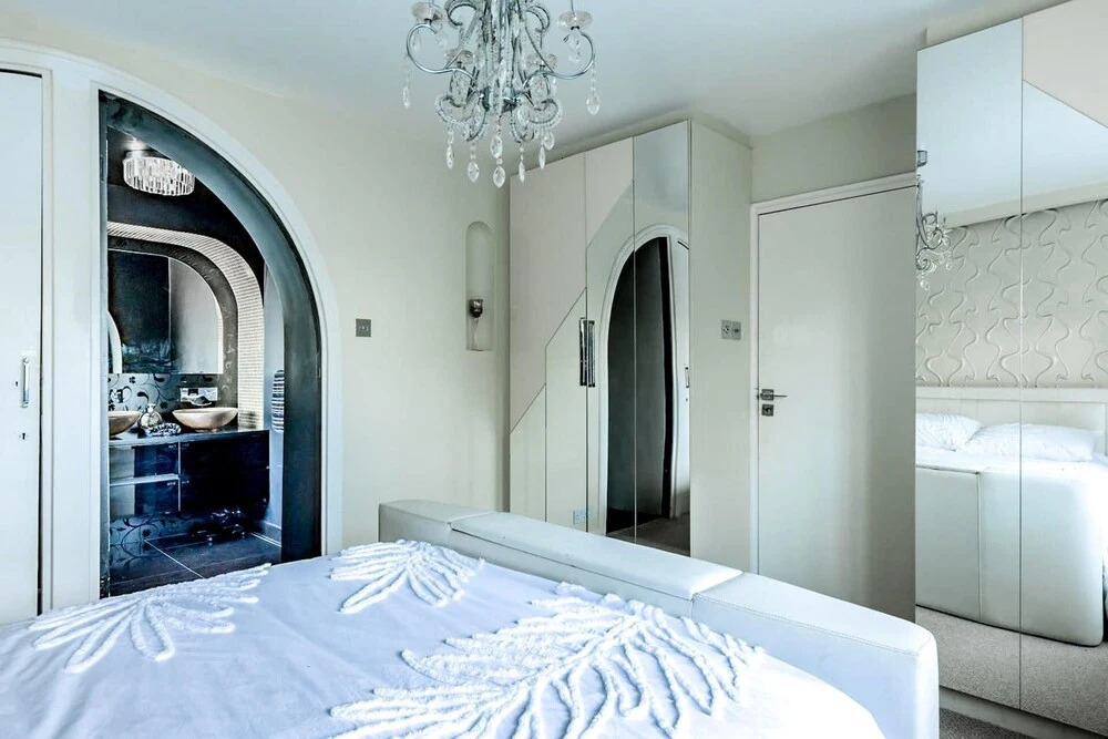 Gatsby Villa London with Garden & Hot Tub