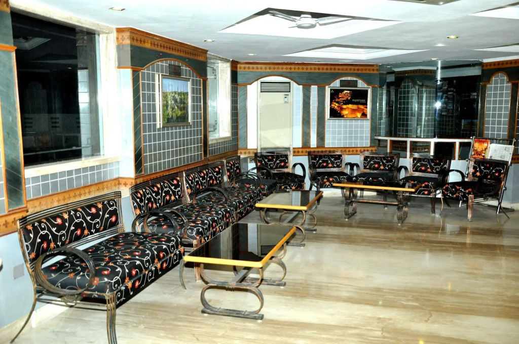 Chandra Inn