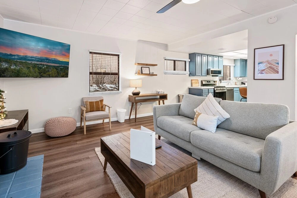 Badger Den - Located In The Heart Of The Village. Modern Aesthetics Meet Mountain Charm! 3 Bedroom Home