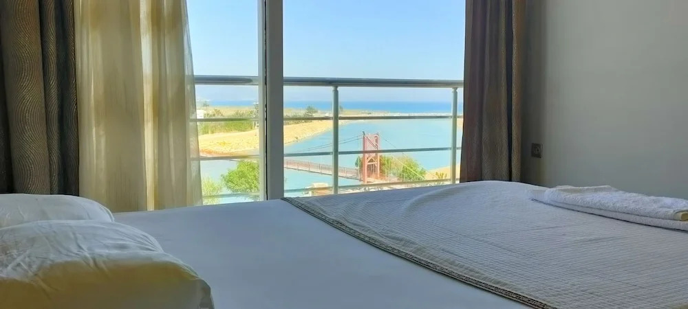 Anemonia Hotel