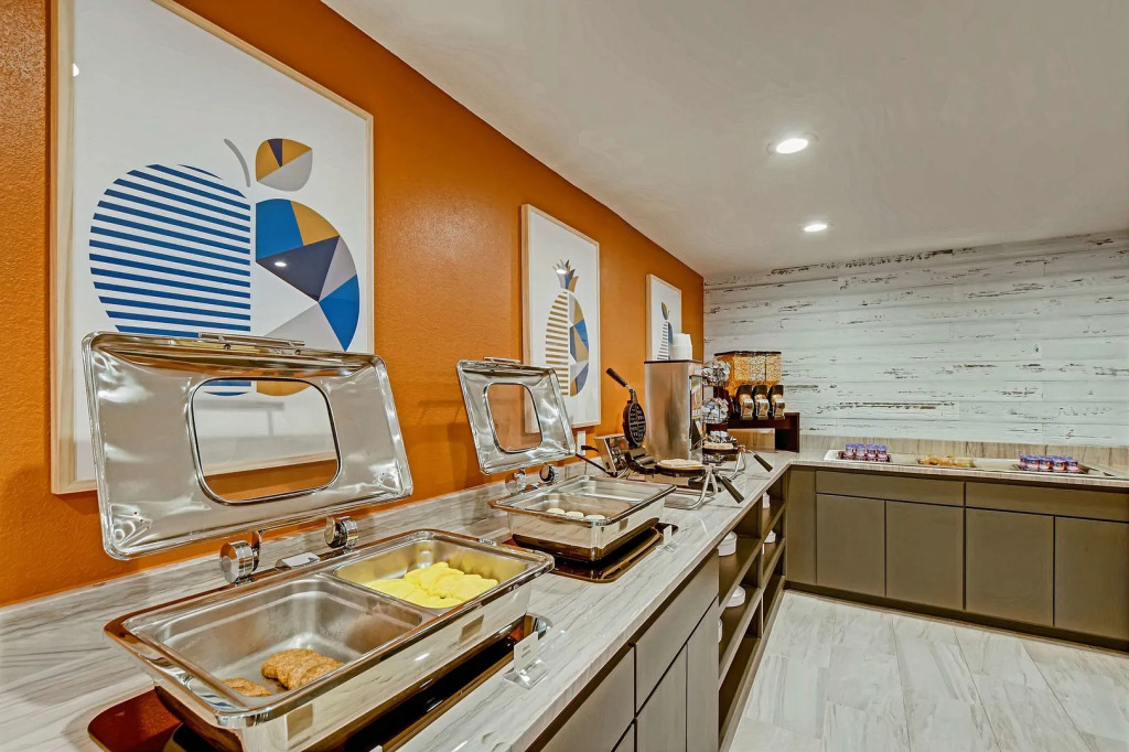 Orangewood Inn and Suites Midtown