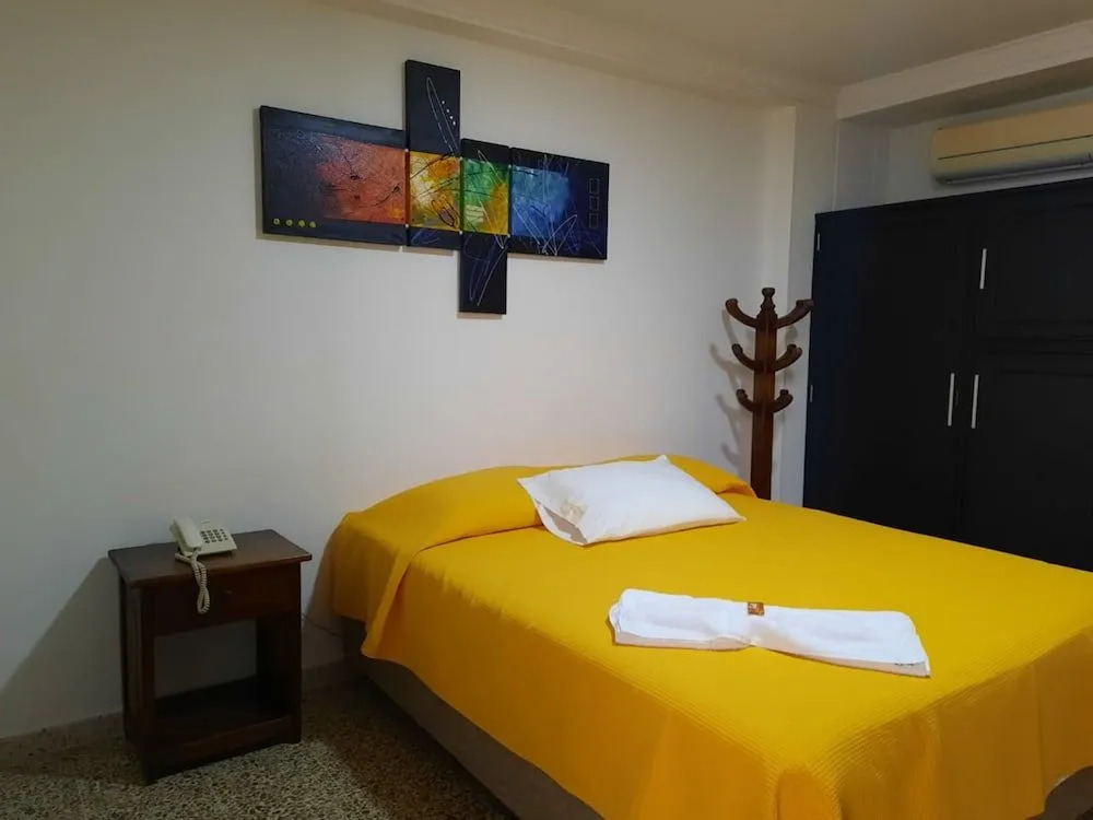 Hotel El Flor Amarillo