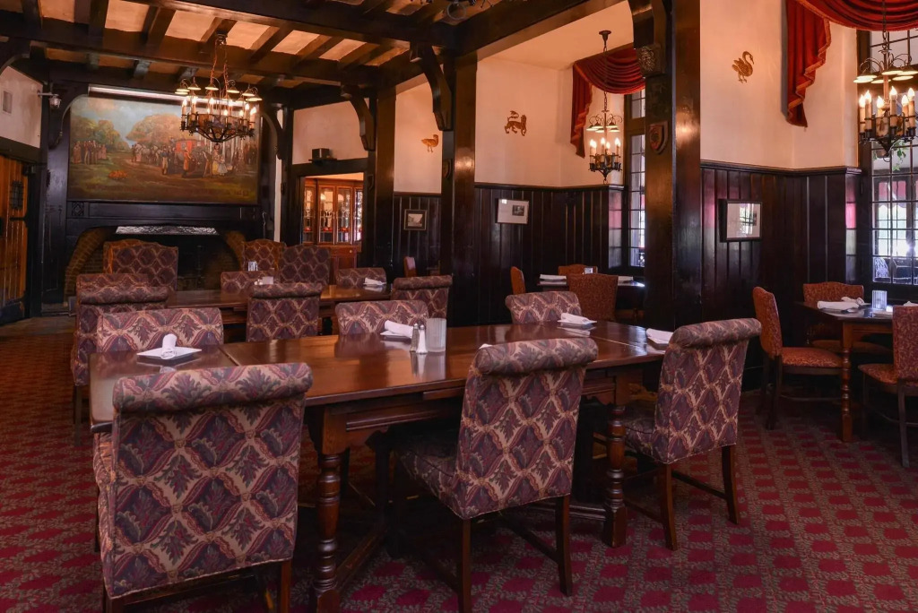 Red Coach Inn