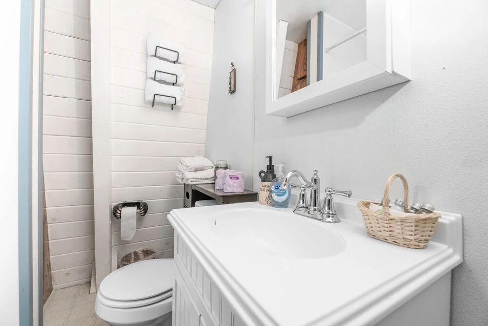The Grizzly Grotto - Gorgeous Gambrel With Gaming Consoles And Fast Wifi! 3 Bedroom Cabin