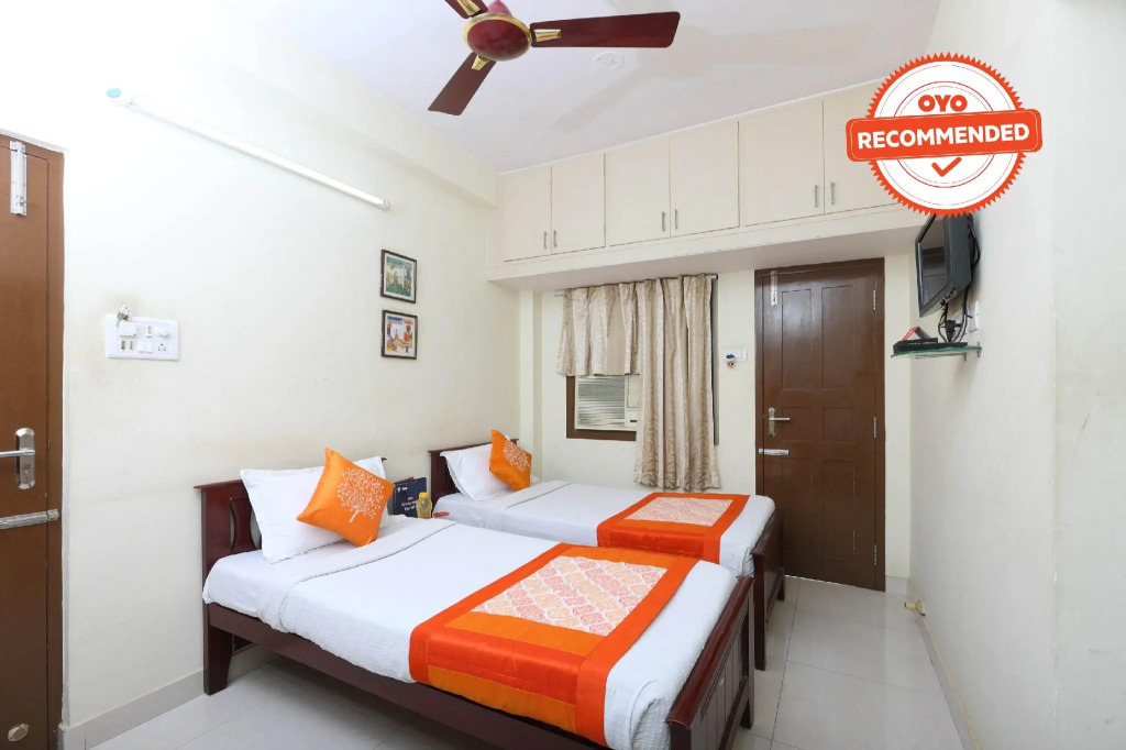 OYO Silverkey 77698 Kings Court Near Rela Balaji Hospital