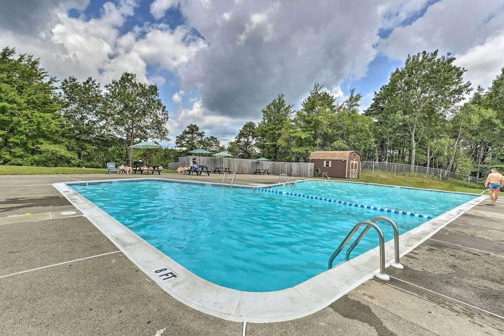 Fire Pit, Kayaks & Hammocks: Long Pond Home!