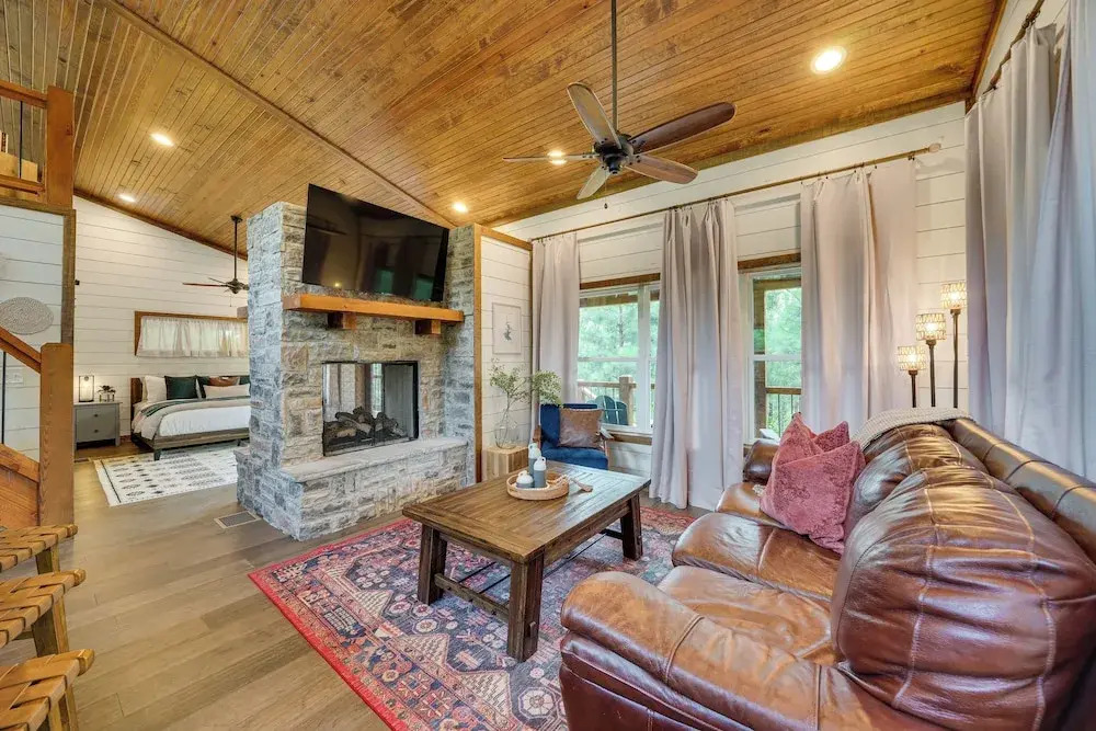 Tree-lined Broken Bow Studio Cabin w/ Hot Tub!