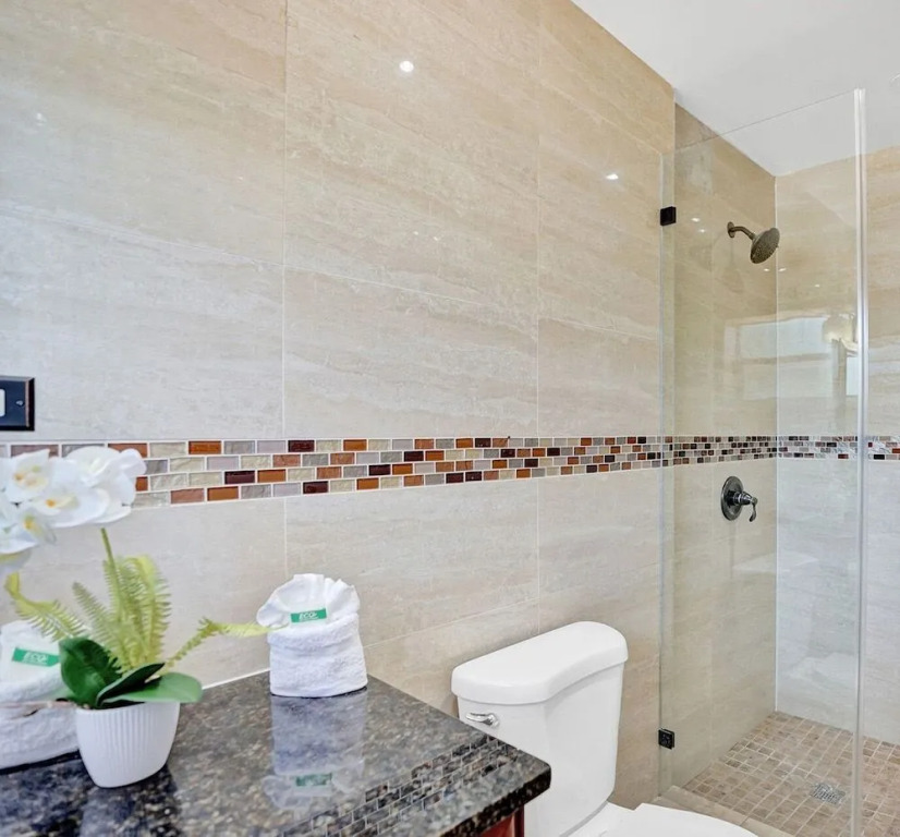 Beautiful 4 BR with Private Heated Pool