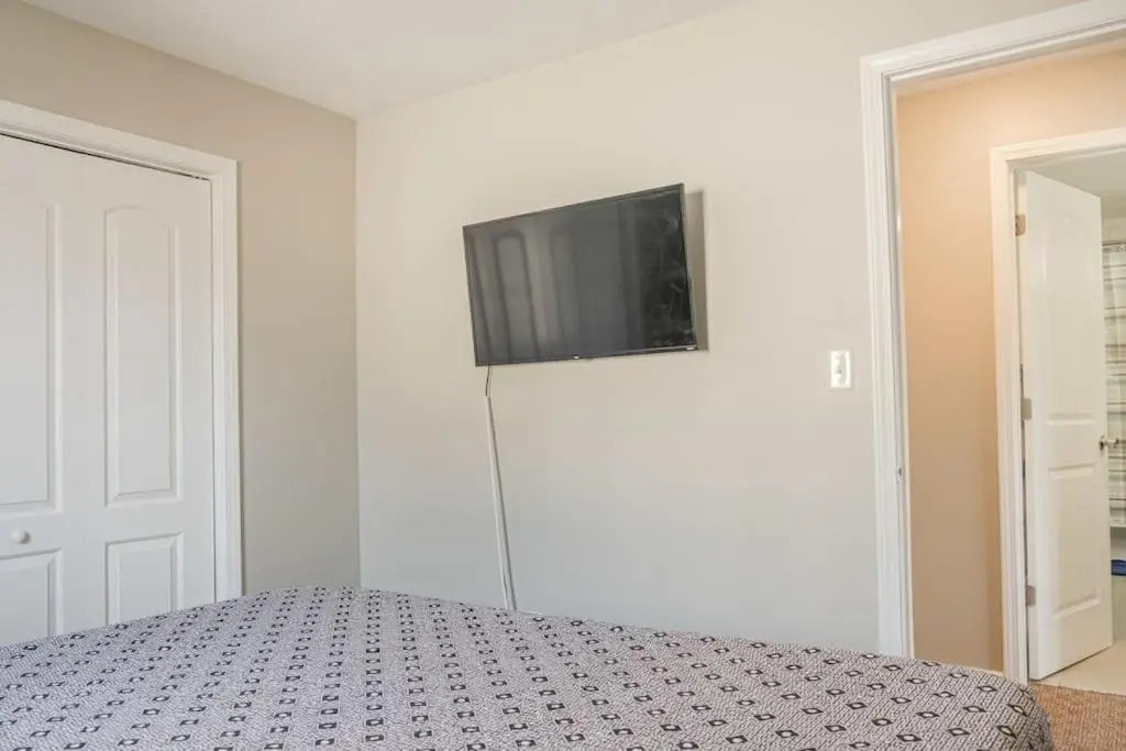 New 4 Bedroom House for Downtown Travelers!!!