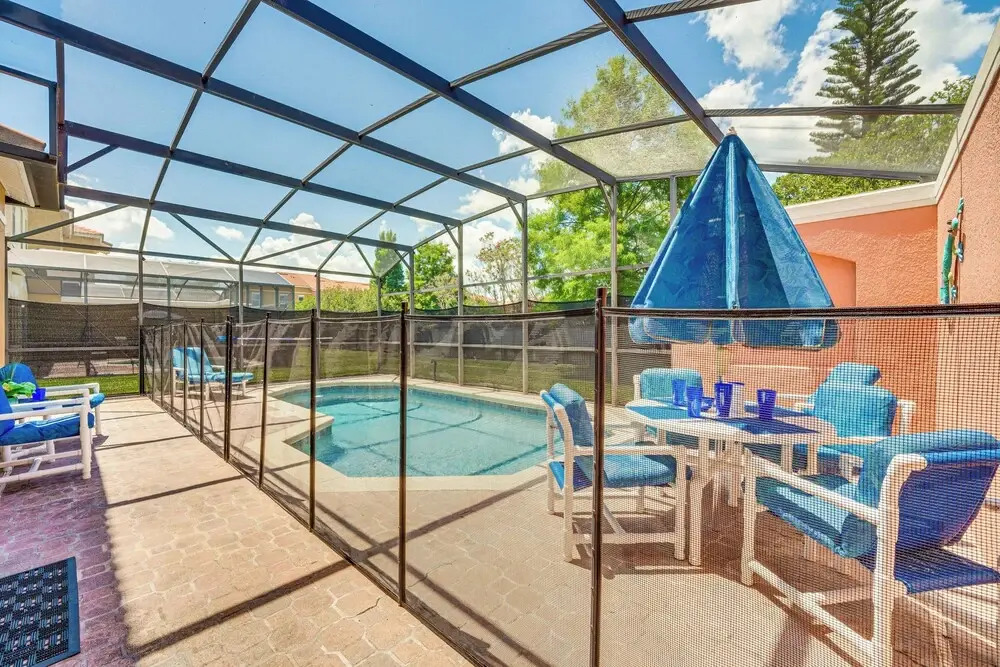 7 Mi to Disney: Kissimmee Poolside Paradise!