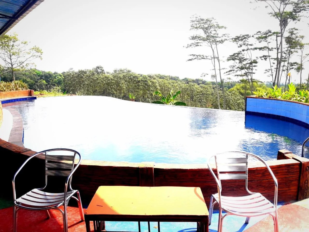Royal Hotel and Outbound Trawas