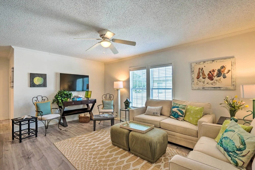 Patio & Gas Grill: Charming Bluffton Escape!