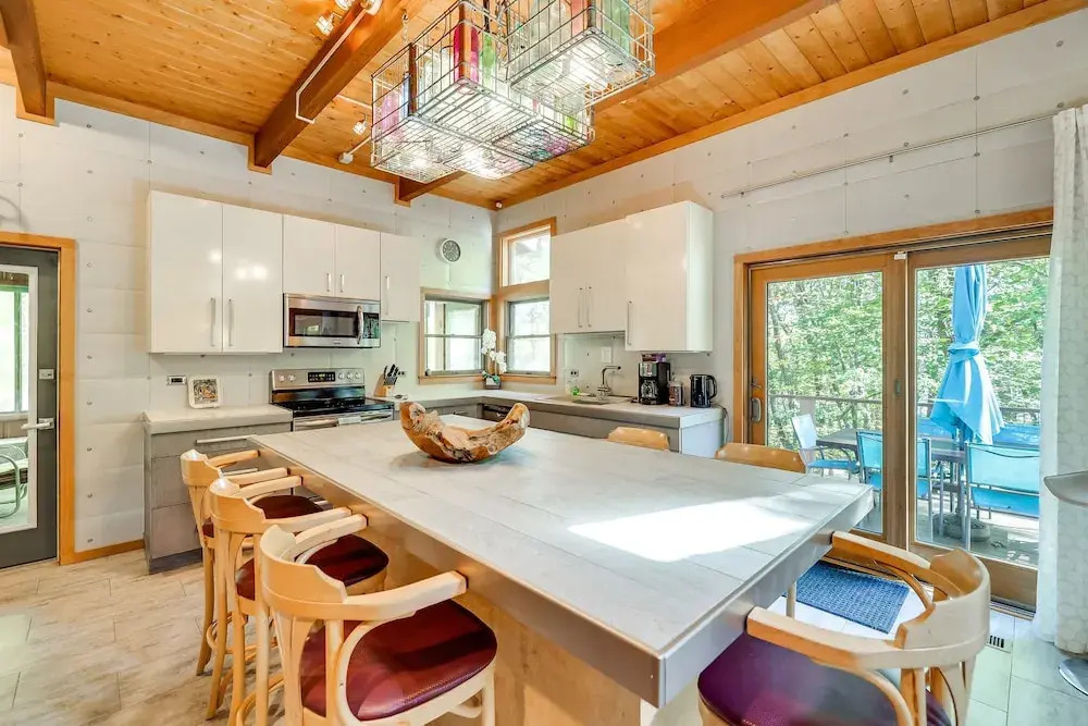 Gorgeous Bushkills Lodge w/ Pool Access!
